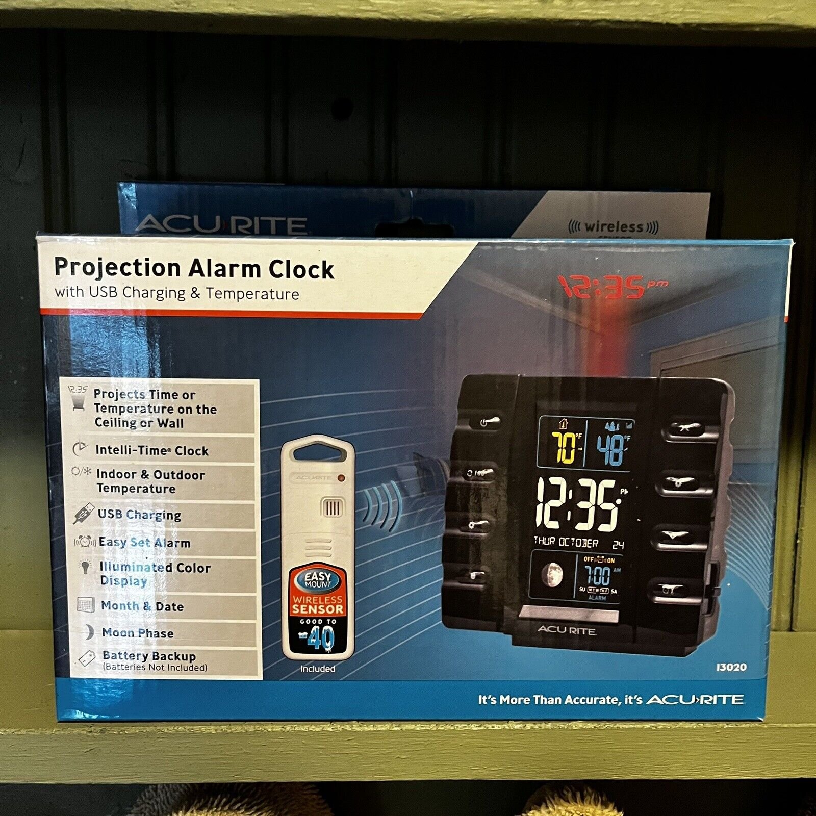 AcuRite 13020 Projection Alarm Clock with Temperature and USB Charging