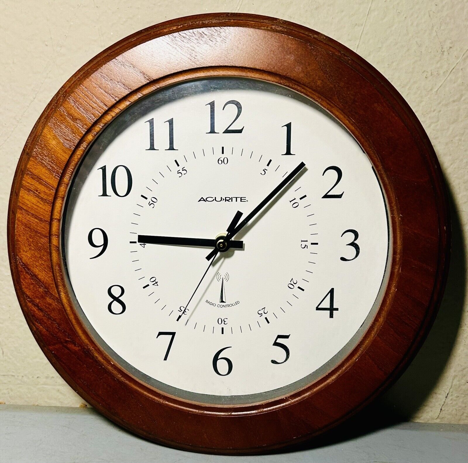 Acu Rite Radio Controlled Atomic Clock 12” Round Wood Frame Living Technologies