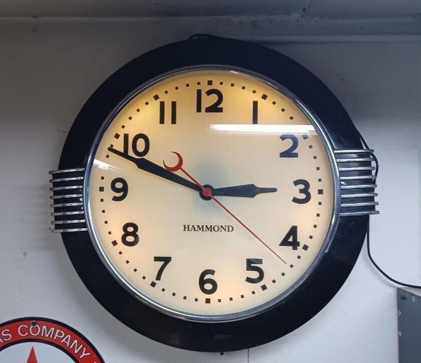 Hammond wall clock 20 inch light up!.......Extremely rare clock..341!!!!!!