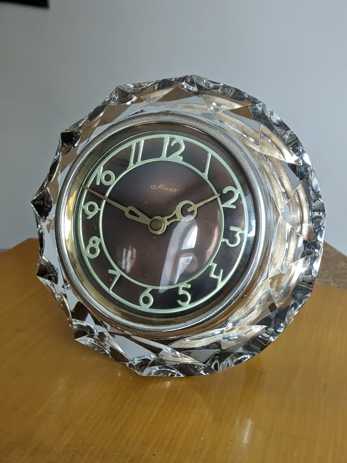 Old Vintage collelectble MAJAK MAYAK crystal Table Mantel Clock USSR brown dial