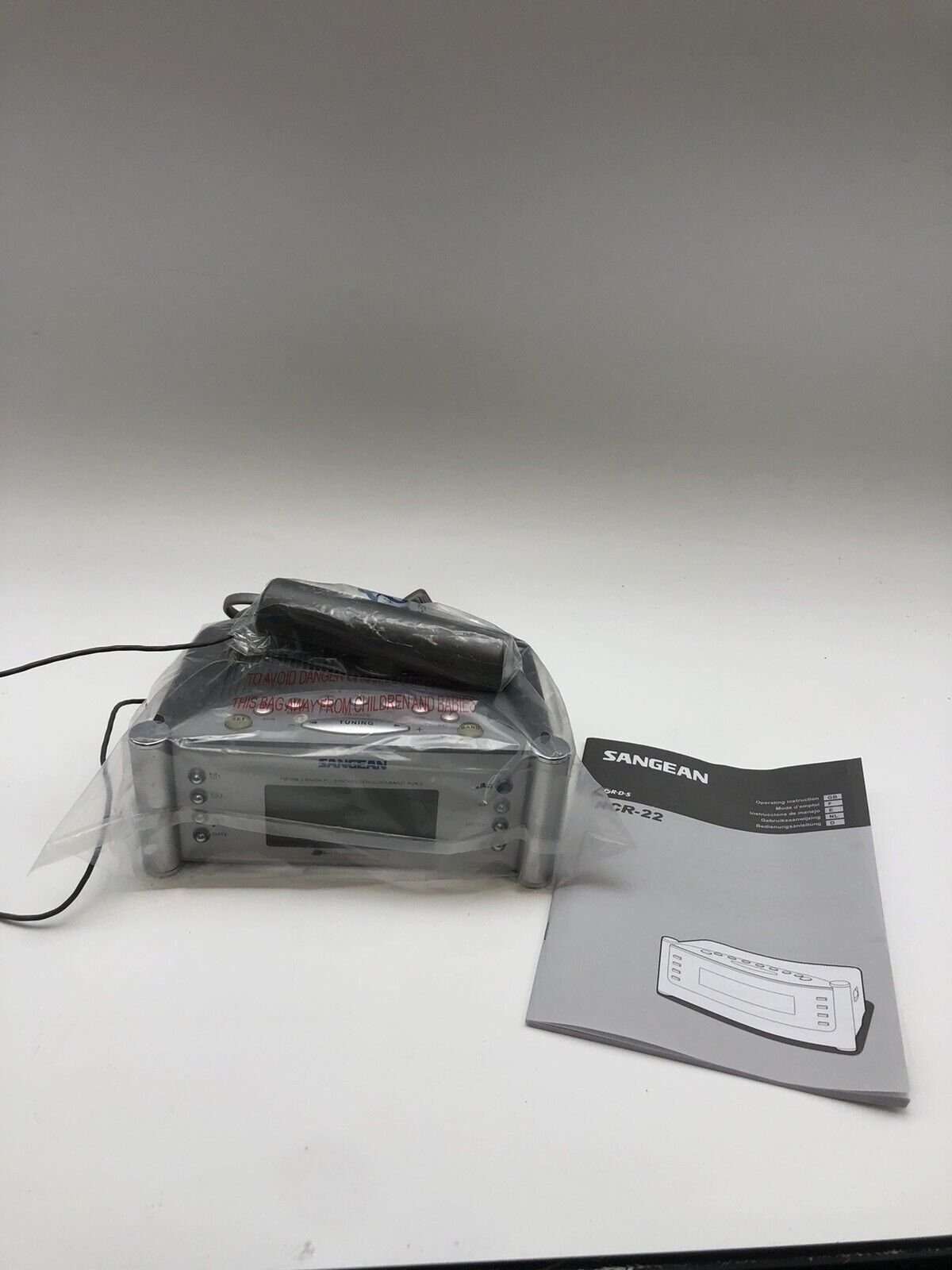 Sangean RCR-22 AM FM Atomic Clock Radio LCD Display