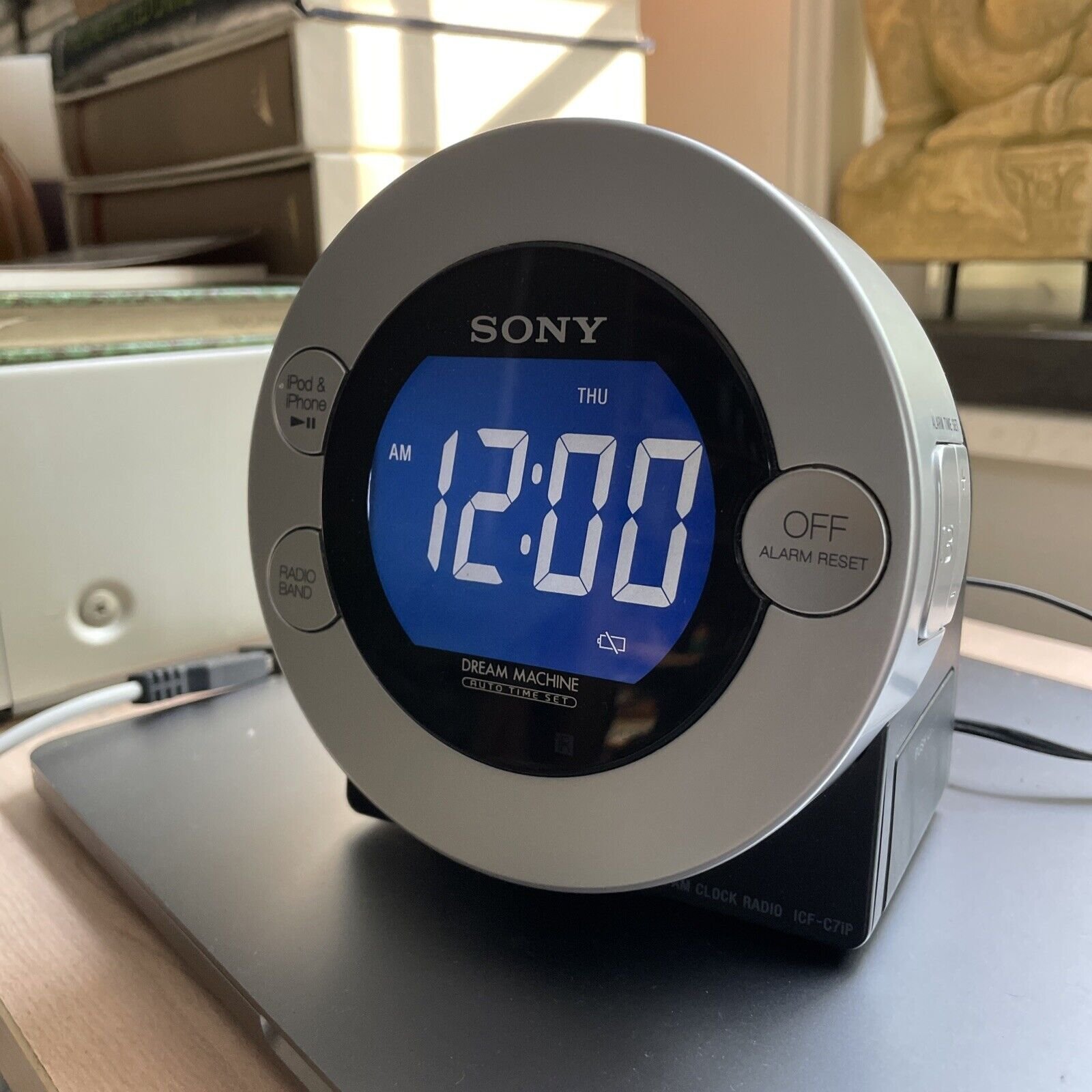 Sony Dream Machine AM/FM Clock Radio ICF-C7iP w/ 30-pin iPod/iPhone Dock