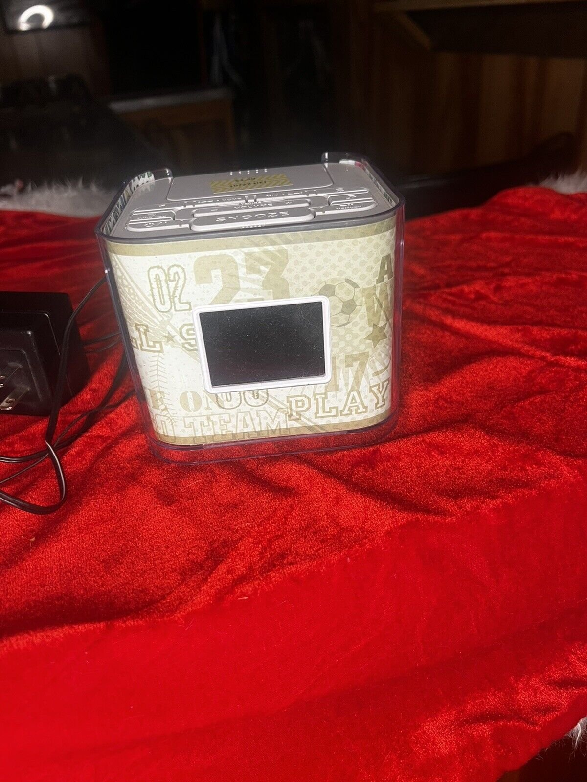 Audiovox Venturer CR8030iE5 Dual Alarm Clock, AM/FM Radio & Dock for iPod/iPhone