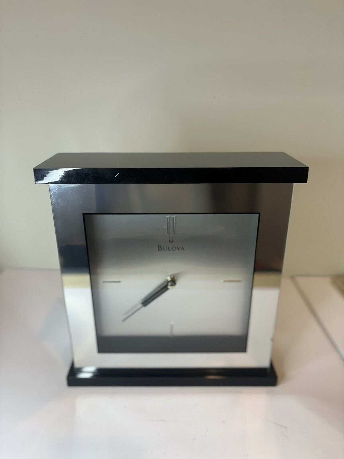 BULOVA QUARTZ BLACK LACQUER & MIRROR GLASS SHELF MANTLE CLOCK TESTED WORKS GREAT