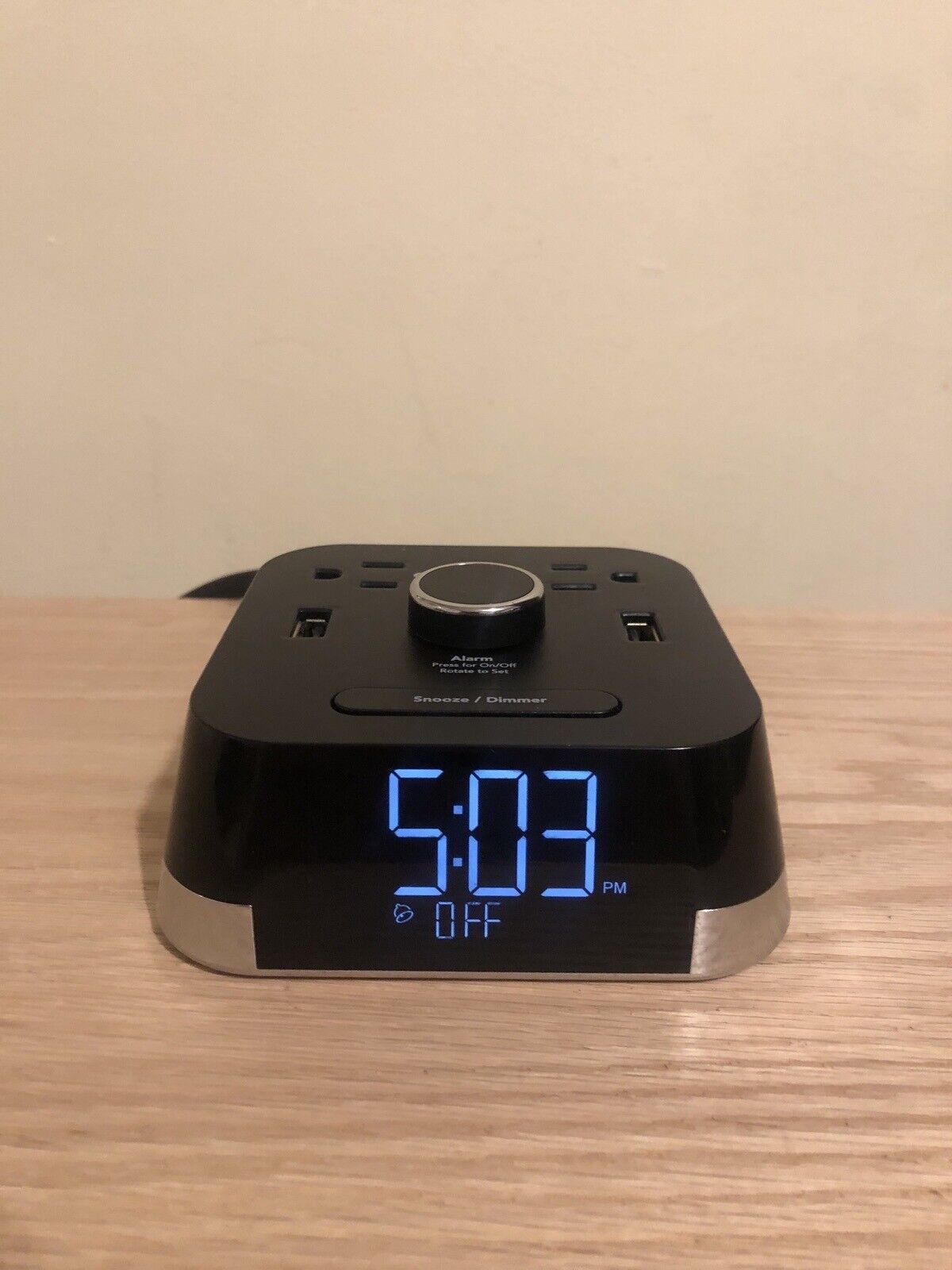 Cubie Time HOTEL Alarm Clock 2 outlets + 2 USB Charging Surge Brandstand BPECTOp