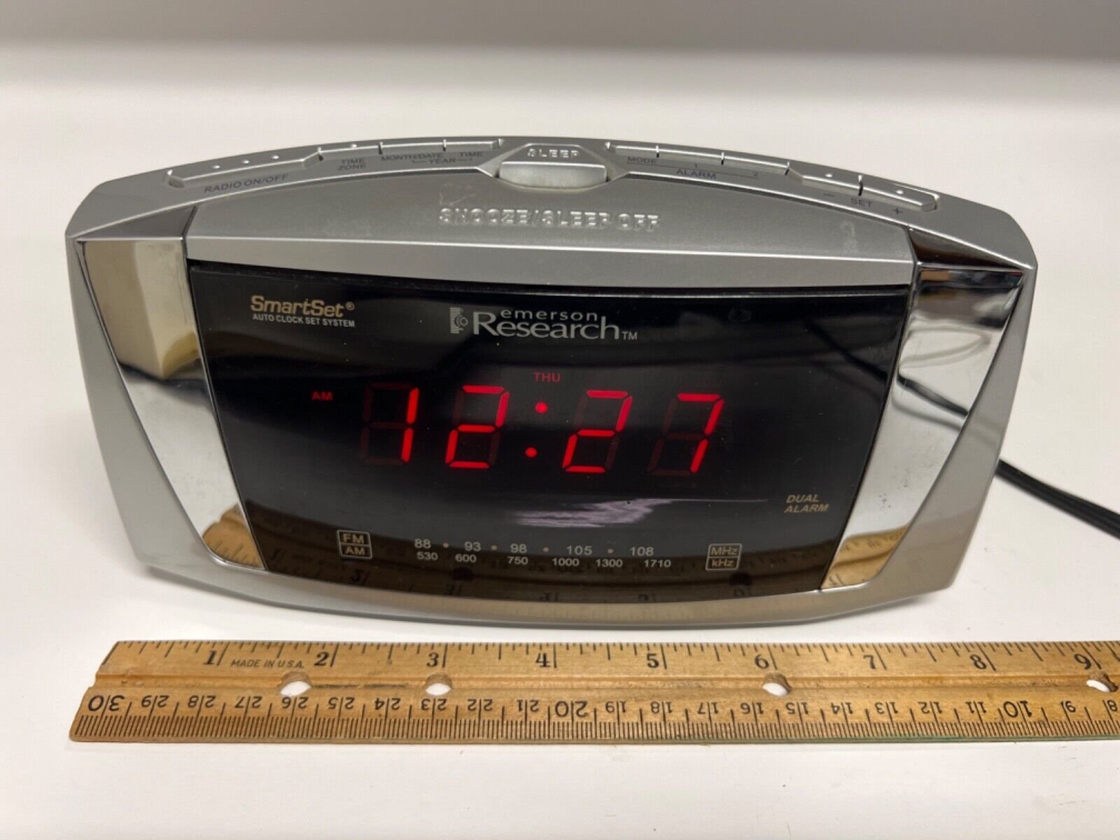 Emerson Research CKS5055S Dual Alarm Clock AM/FM Radio Smart Time Set