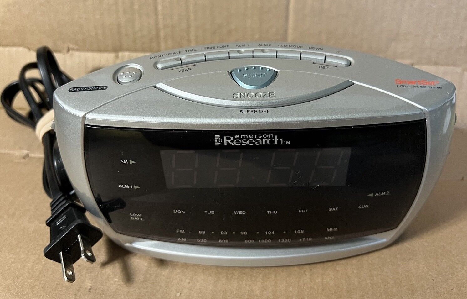Emerson Research Smart Set Model # CKS3038S Dual Alarm Clock AM/FM Clean Tested