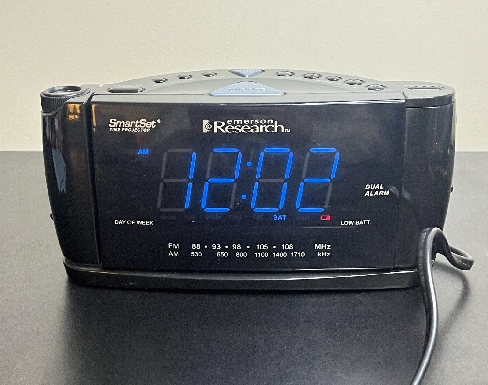 Emerson Research Smart Set Time Projector Alarm Clock CKS3526