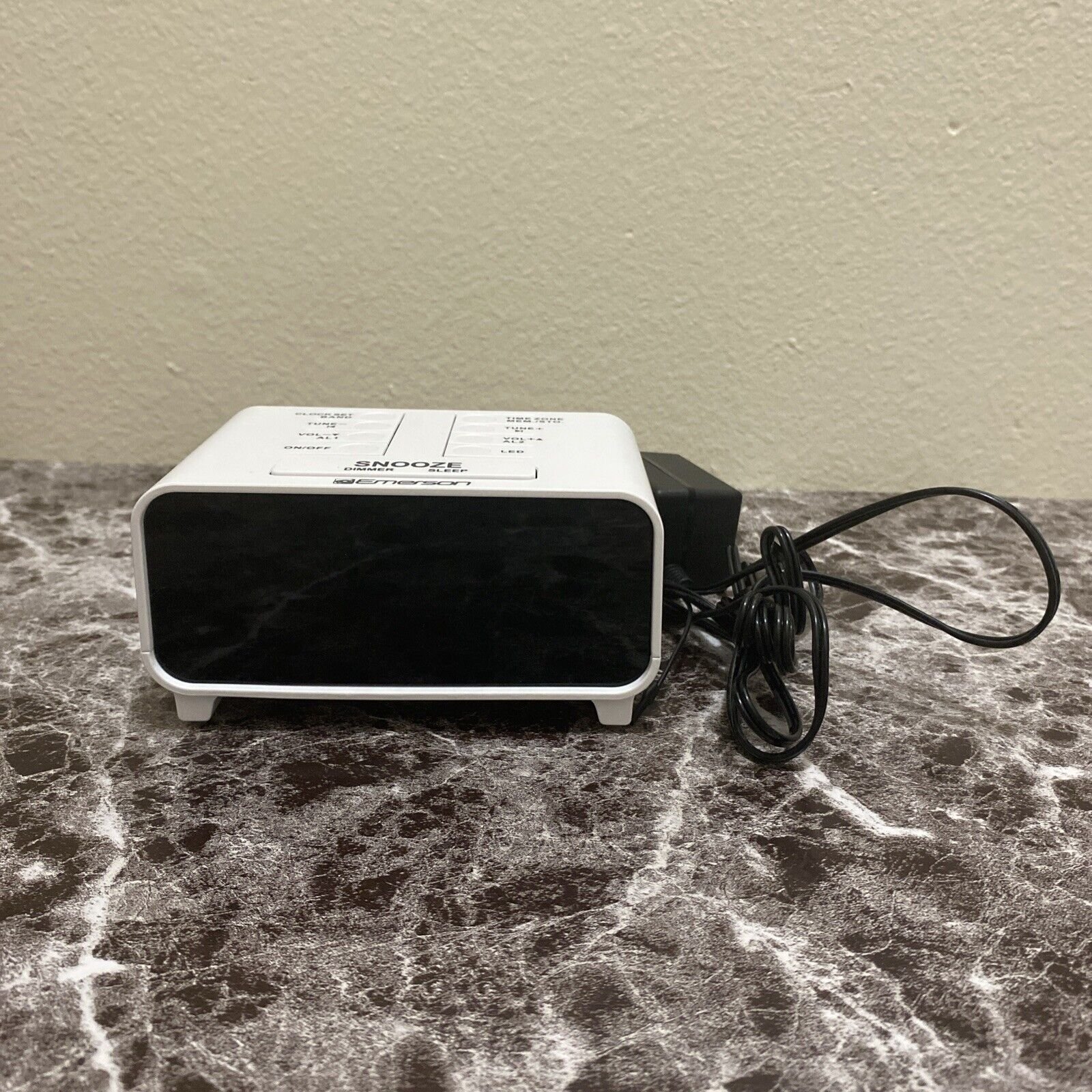 Emerson Smart Set Dual Auto Setting AM/FM Radio Alarm Clock # CKS 1500 NOS CIB