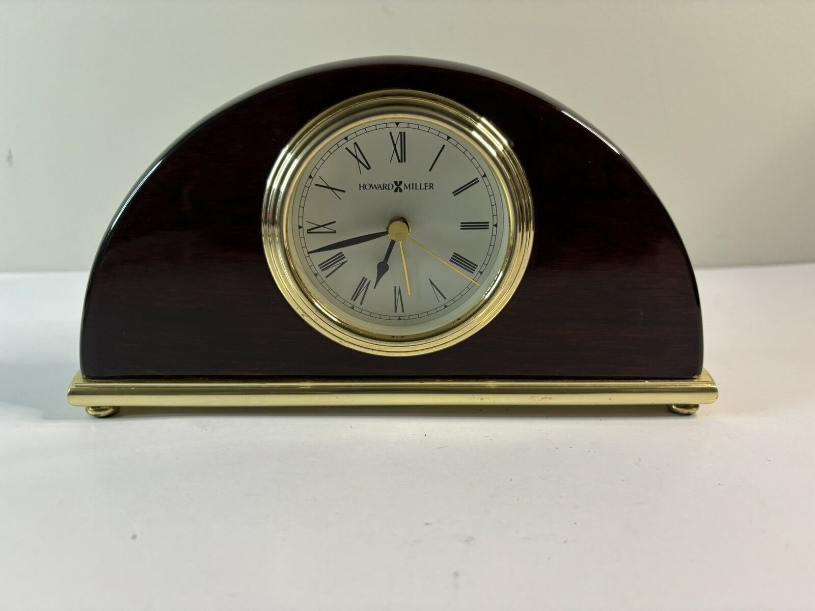 Howard Miller 643193 Brown Wood Brass Goldtone Metal Mantel Desk Clock 7.75“