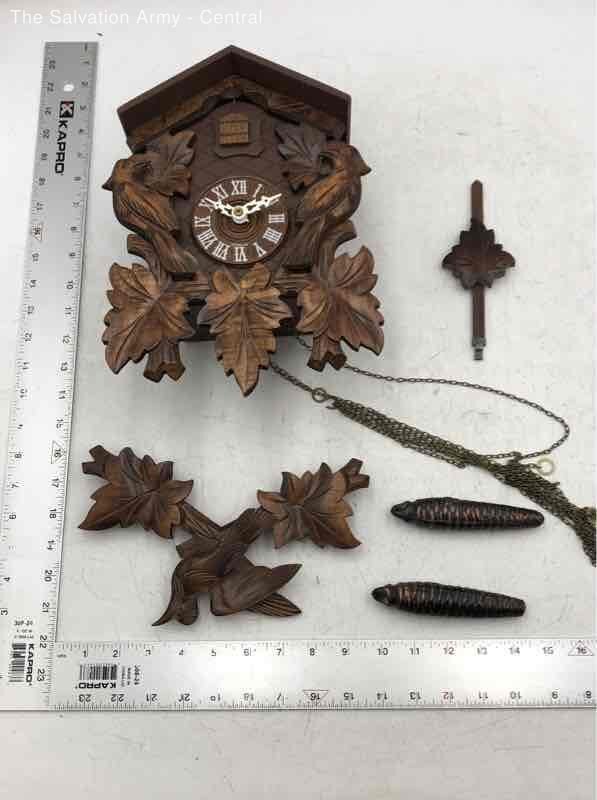 Vintage Brown Decorative German Birds Leaves Leaf Cones Wooden Cuckoo Clock