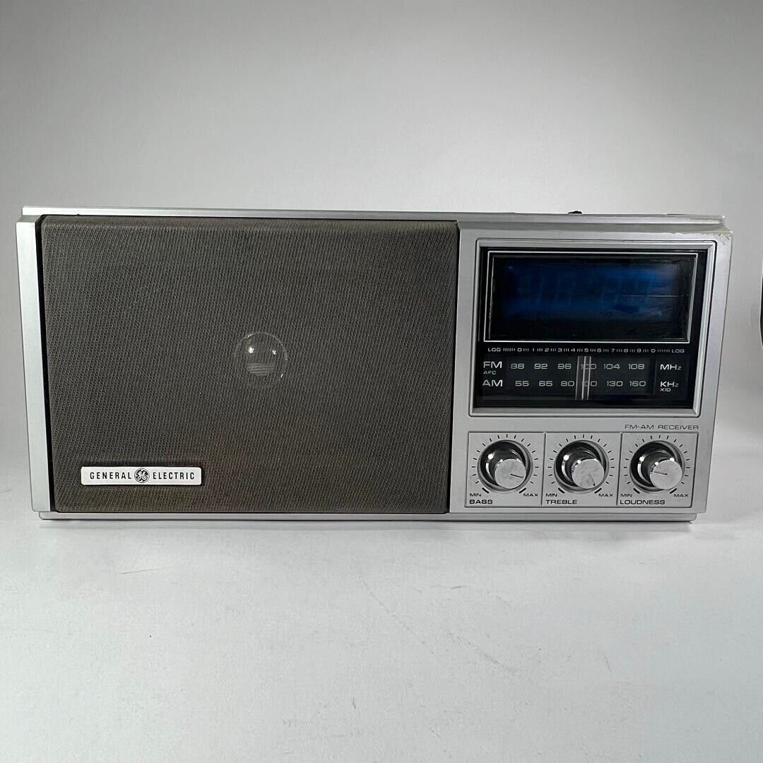 Vintage General Electric AM FM Clock Radio Model 7-4691A Desk Top