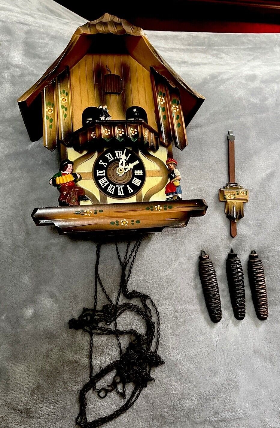 Vintage German Cuckoo Clock - Clean / Runs Perfectly !! Wiener Blut 1018