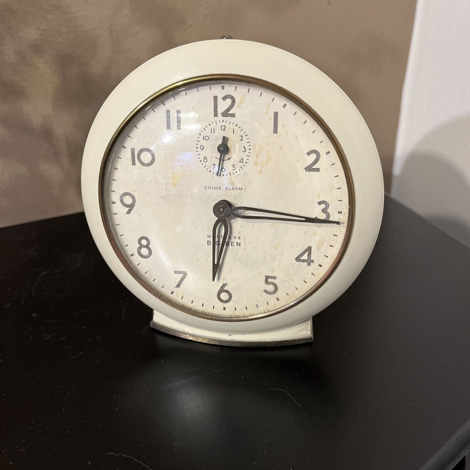 VINTAGE WESTCLOX BIG BEN WHITE BEIGE BROWN METAL CASE CHIME ALARM CLOCK WORKS!