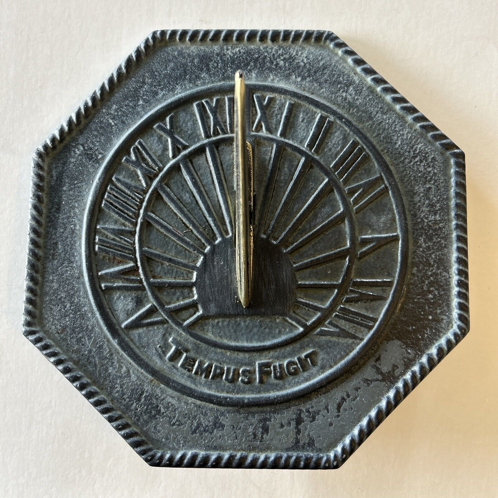 Vtg Virginia Metalcrafters Scorpion Octagon Sun Dial Cast Iron “Tempus Fugit”