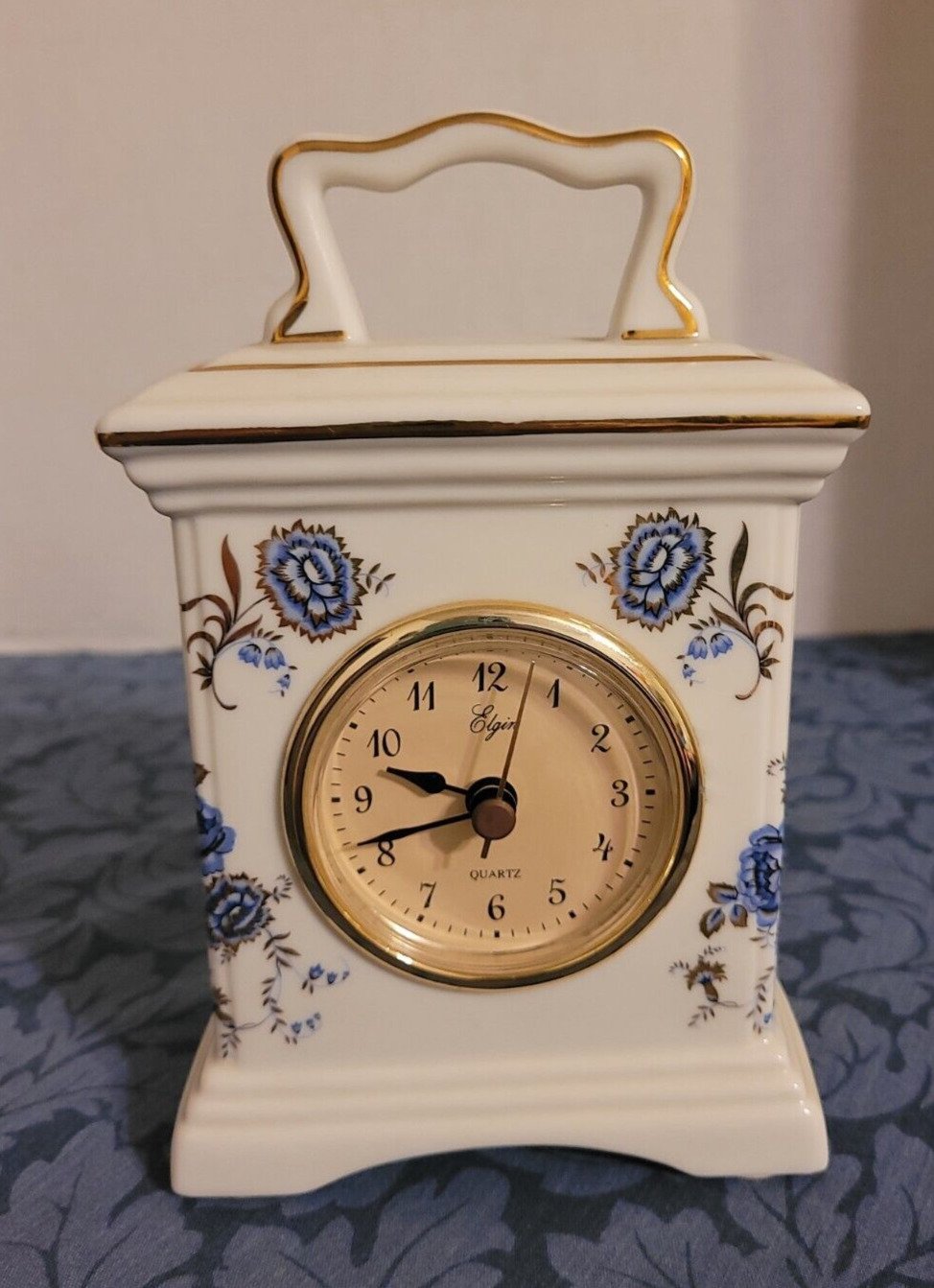 Elgin Quartz Mantle Tabletop Clock Ceramic Blue Flowers Gold Trim 7" AA Battery