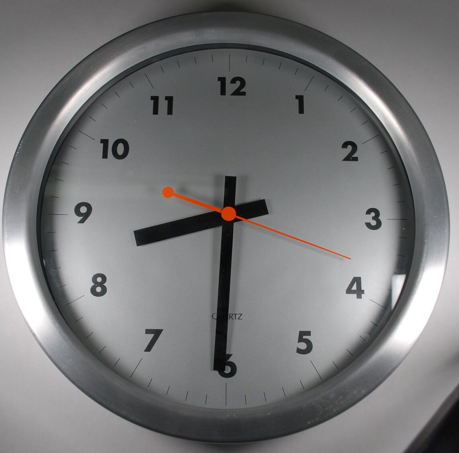 12" ROUND ANALOG HOME OFFICE WALL CLOCK BRUSHED ALUMINUM SILVER AA BATTERY