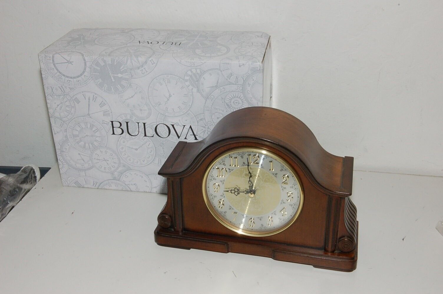 Bulova Mantle Clock CHADBOURNE Old World Walnut B1975 Desk Shelf Wood Quartz