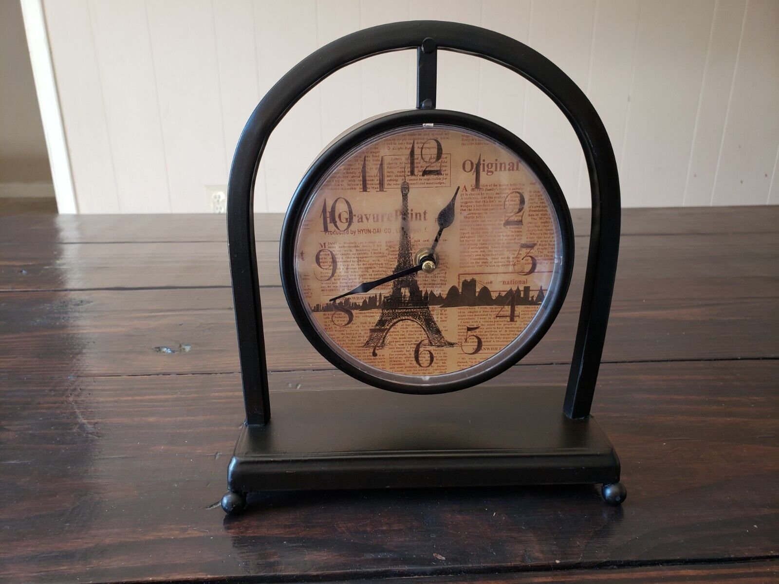 Eiffel Tower Desktop Clock