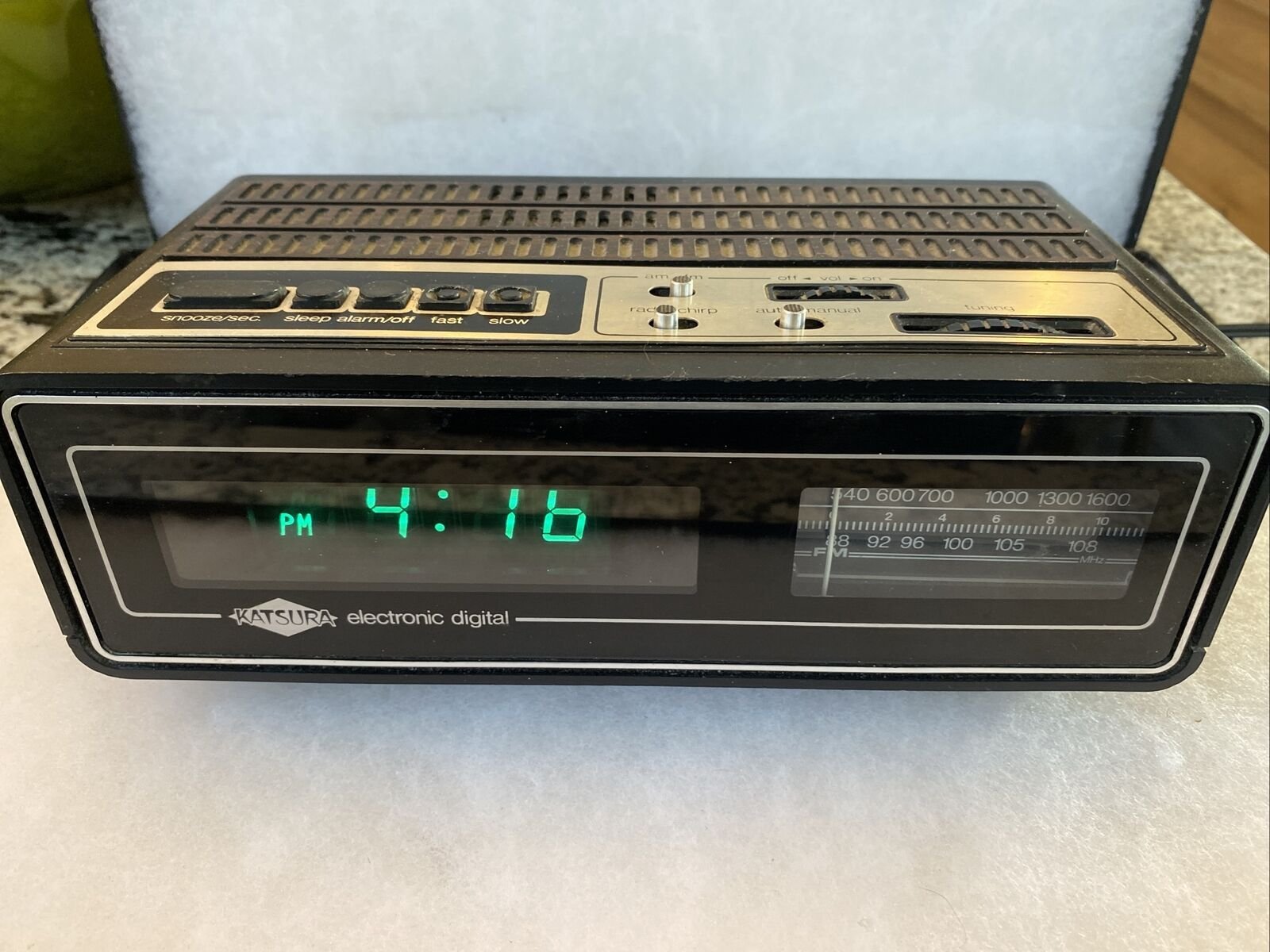 HEAVY DUTY VINTAGE KATSURA TABLE TOP FM/AM ALARM CLOCK RADIO MODEL NO. 203-3496