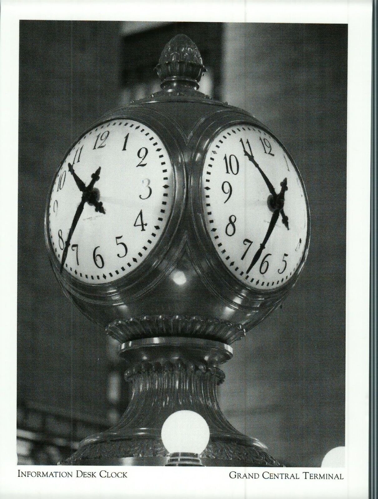 *NY Postcard-"Information Desk Clock" *Grand Central Terminal {G225-S2}