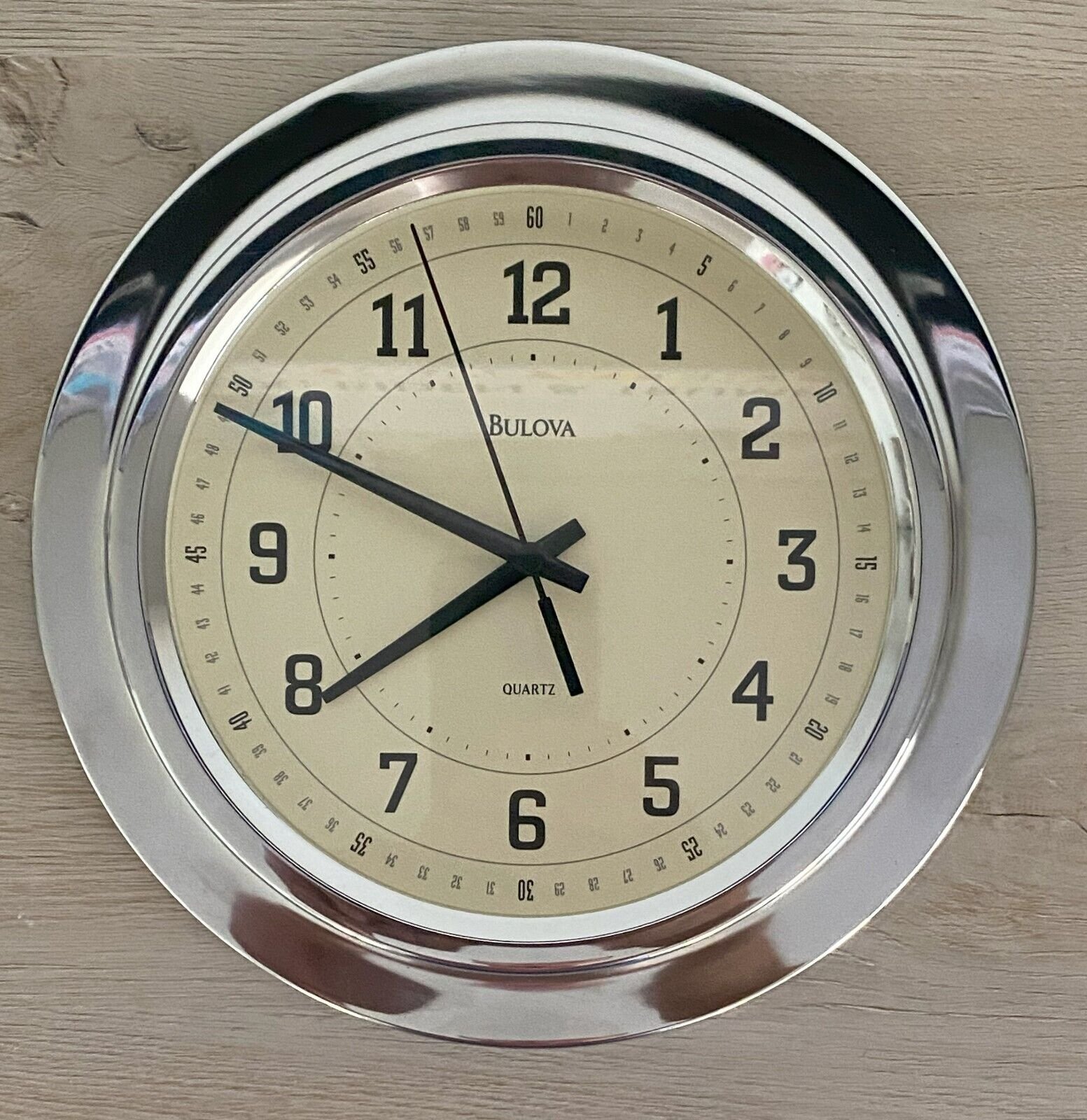 VINTAGE BULOVA QUARTZ ROUND 10” WALL CLOCK METAL CHROME FINISH. BULOVA CLOCK