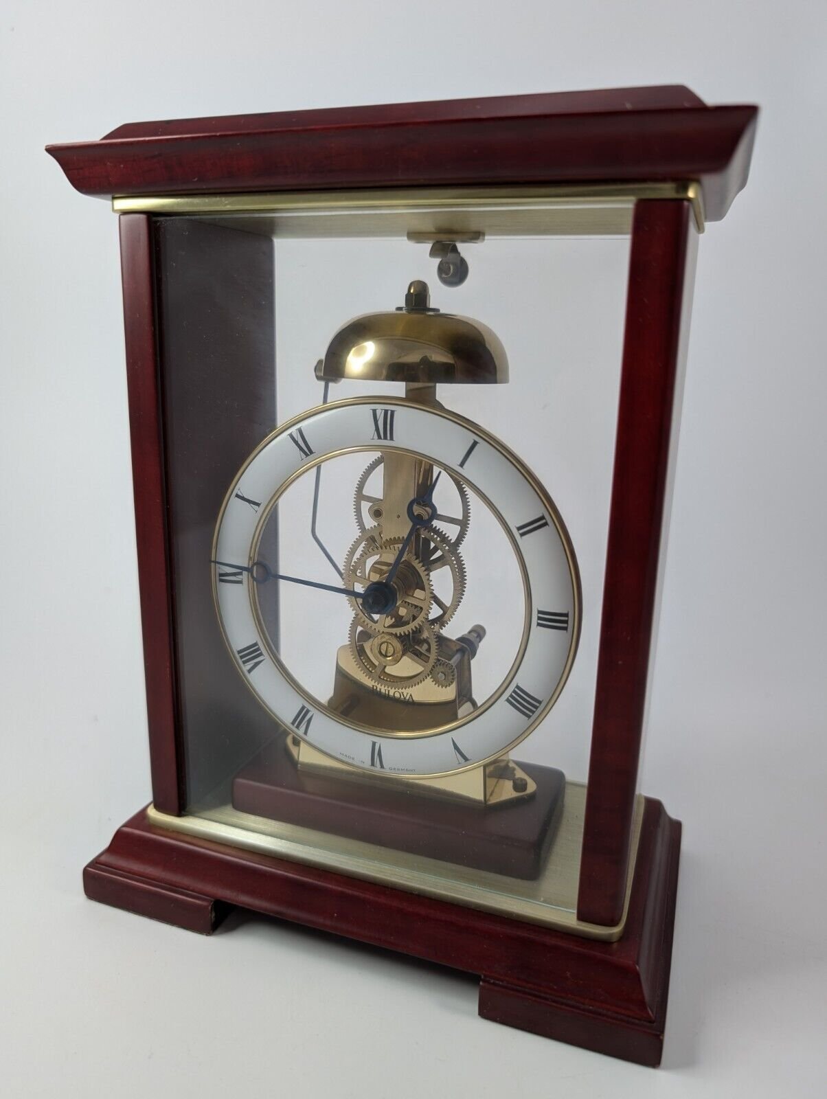 Vintage Bulova Tabletop Exposed Mechanical Quartz Clock B2024. Hour Chime Strike