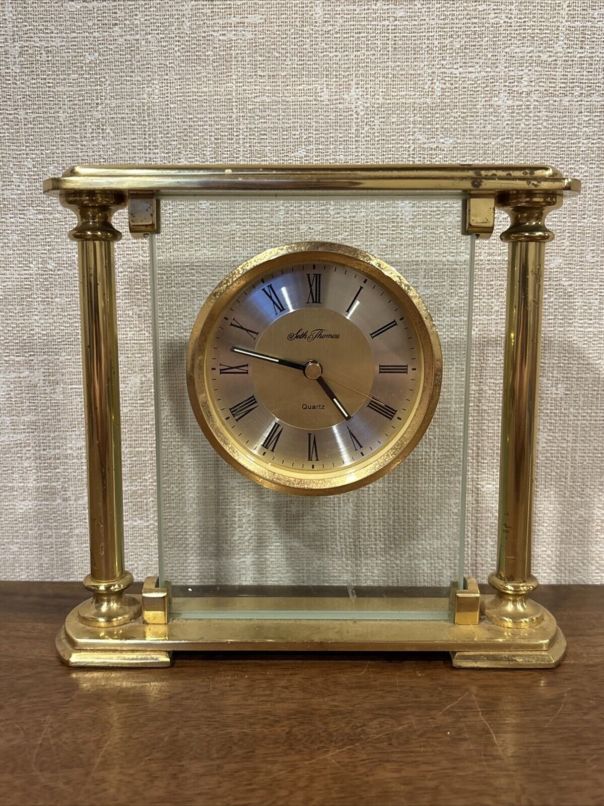 Seth Thomas "FLOATING" Illusion Roman Numerals Quartz Brass & Glass Desk Clock
