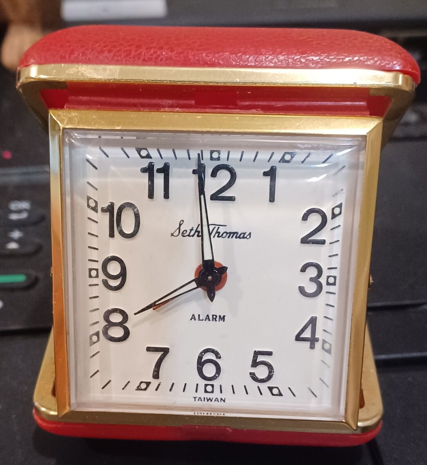 Vintage Seth Thomas Folding Red Clam Case Wind Up Travel Alarm Clock