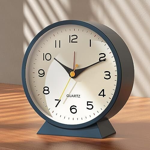 45 Analog Alarm Clock Small Retro Desk Clock Battery Operated w LightSilent