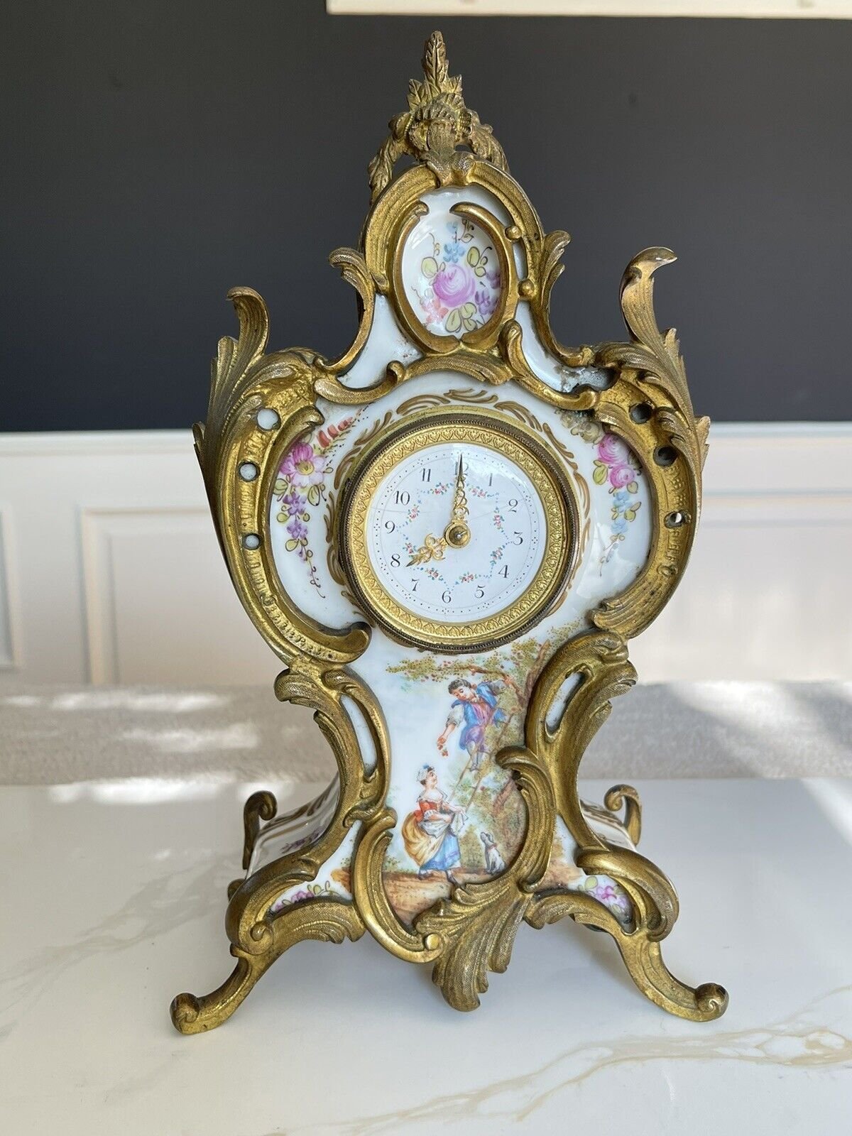 ANTIQUE FRENCH ROCOCO GOLD GILT VINCENTI HAND PAINTED PORCELAIN MANTEL CLOCK