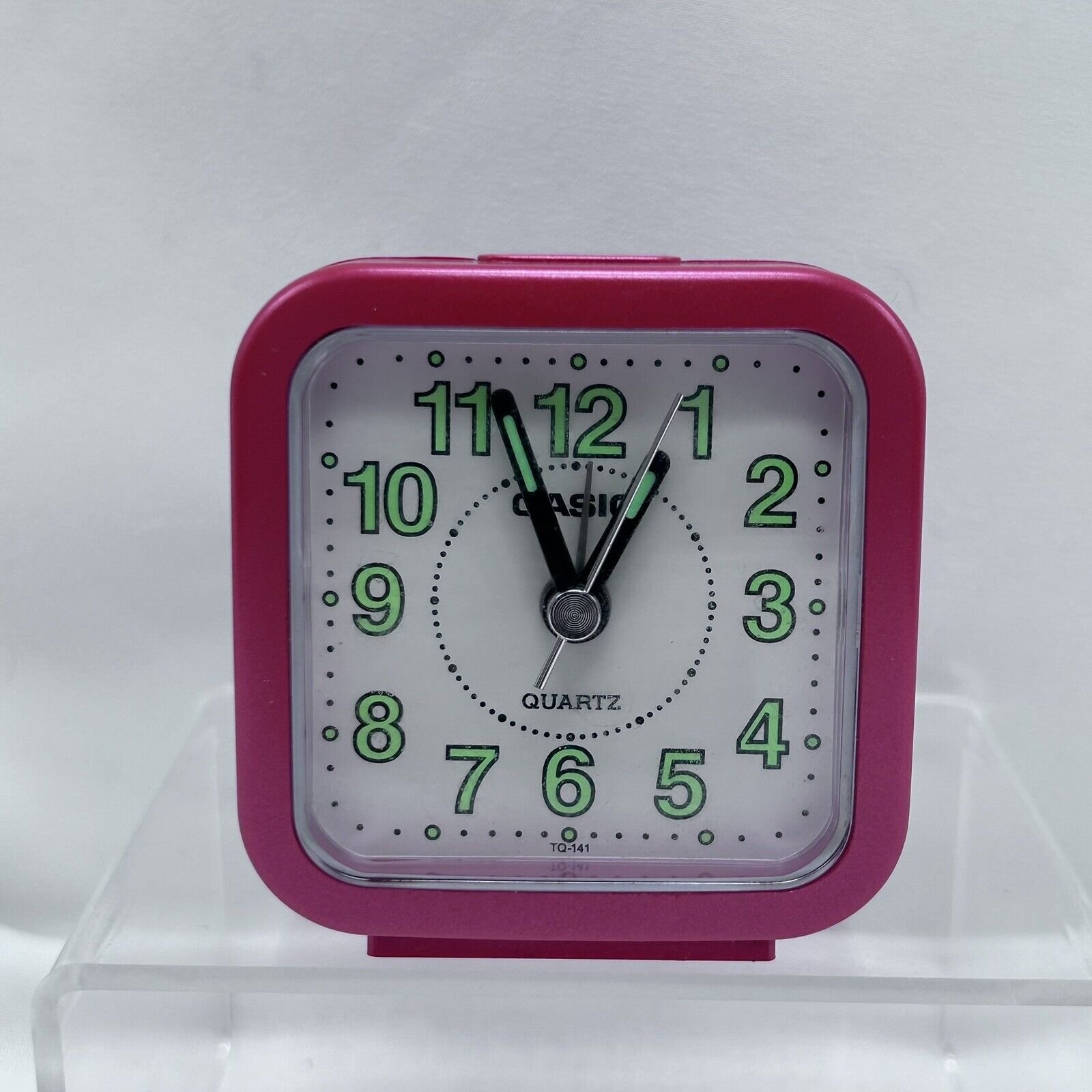 Casio Quartz TQ141 White Face Easy Reader Red Table Top Travel Alarm Clock WORKS