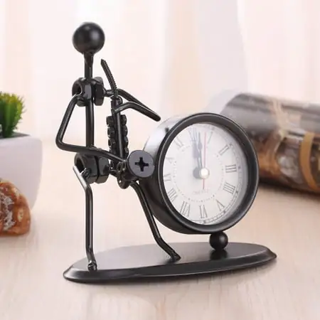 Creative Iron Stainless Steel Small Desk Clock Iron Retro Personality Clock Gift Birthday Gift Iron Table Creative Iron Stainless Steel Small Desk Clock Iron Retro Personality Clock Gift Birthday Gift Iron