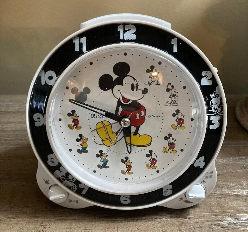 DISNEY TABLE ALARM CLOCK- "Disney Time" Mickey Mouse Analog Model FD461W
