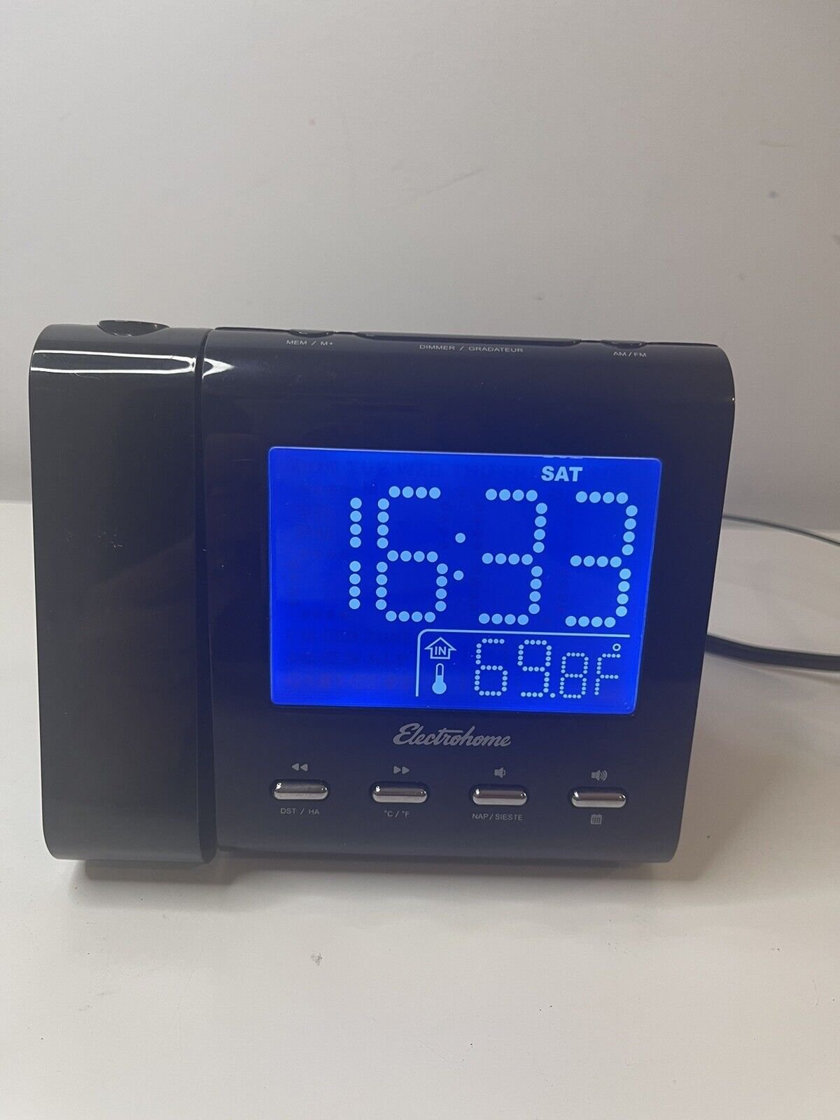 Electrohome Eaac601 Projection Alarm Clock With Am/fm Radio Tested & Works