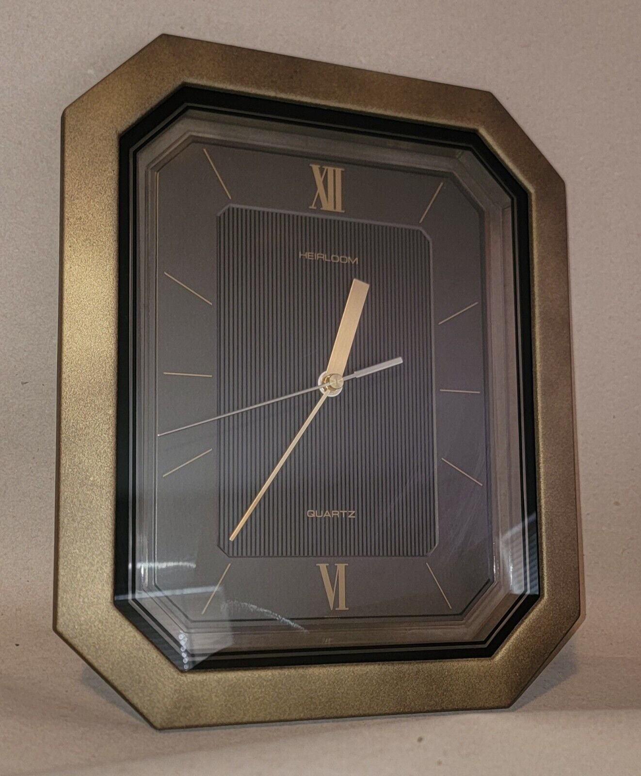 Elegant Heirloom Quartz Office Wall Clock - Gold & Grey