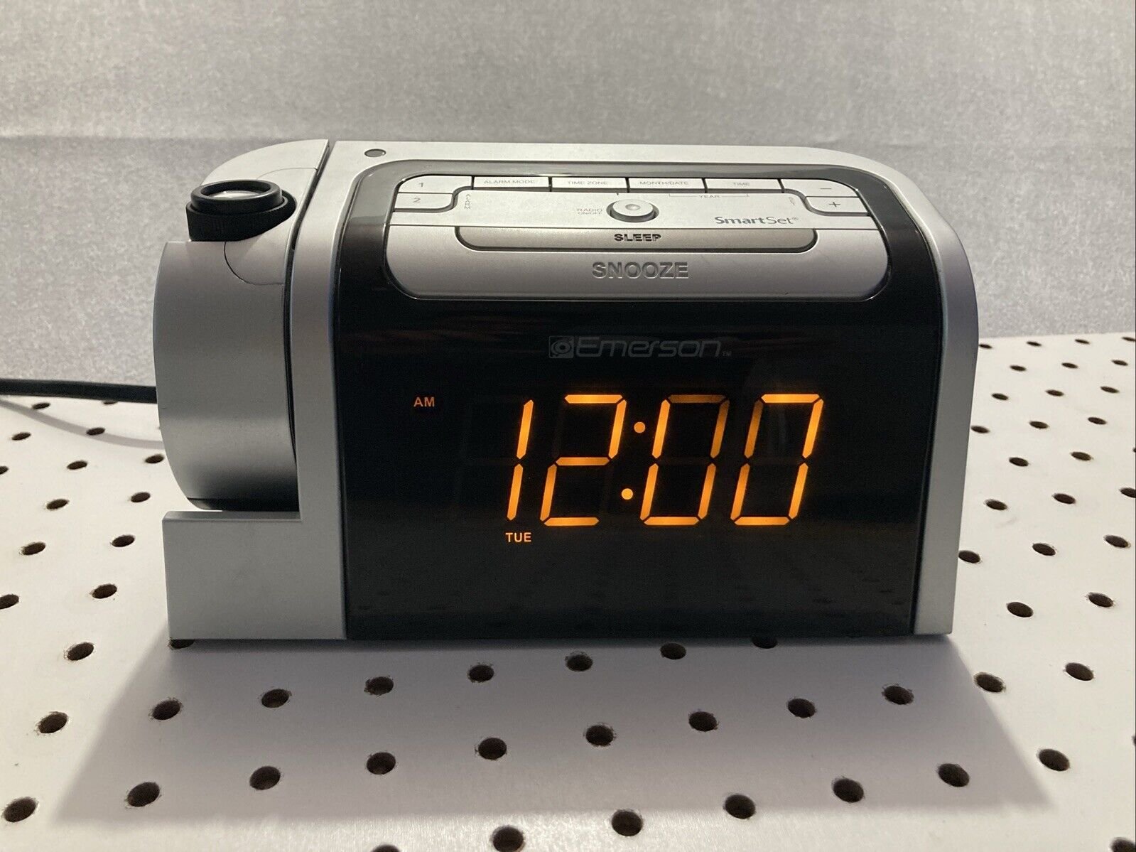 Emerson Research Smart Set CKS3518 Alarm Clock AMFM Radio Time Projector Tested