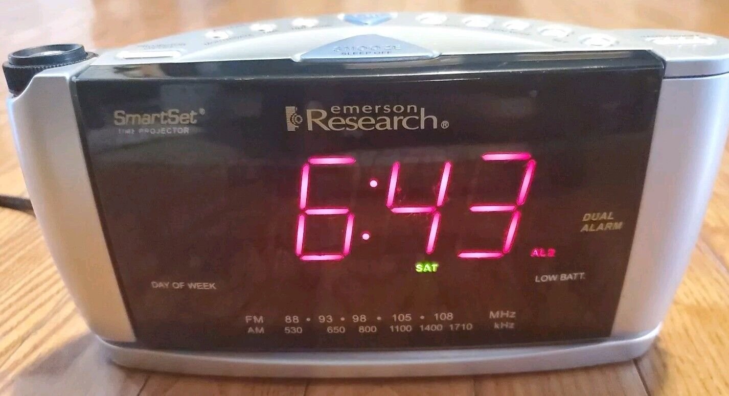 Emerson Research Smart Set CKS3528 Alarm Clock AM/FM Radio Time Projector