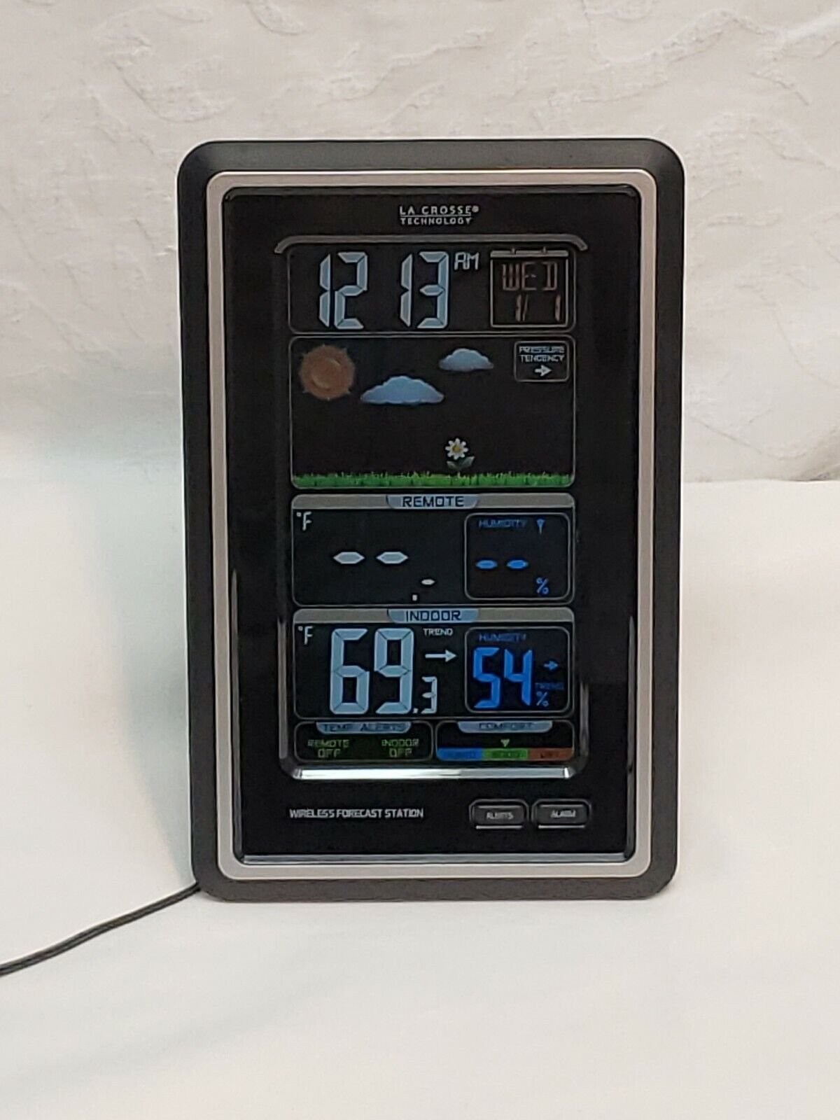 La Crosse Technology S88907 Vertical Wireless Color Forecast Station with Temper