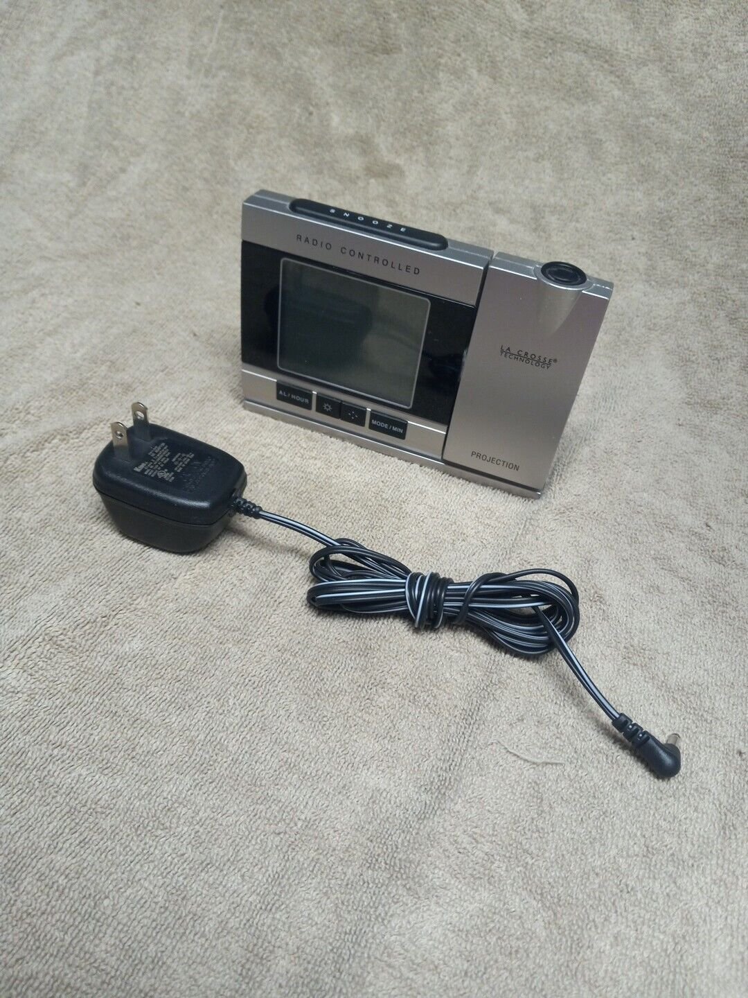 La Crosse Technology WT-5220U-IT Projection Alarm Clock- Works