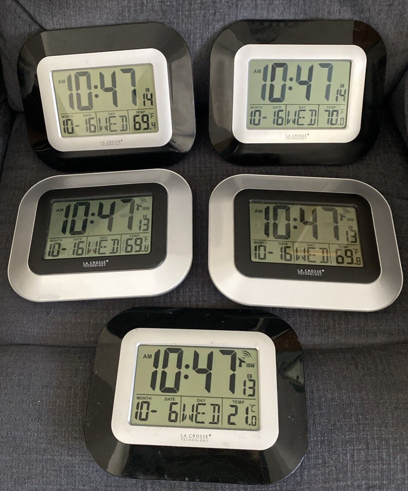 LOT OF 5 LA CROSSE WT-8005 ATOMIC DIGITAL WALL CLOCKS INDOOR TEMPERATURE & DATE