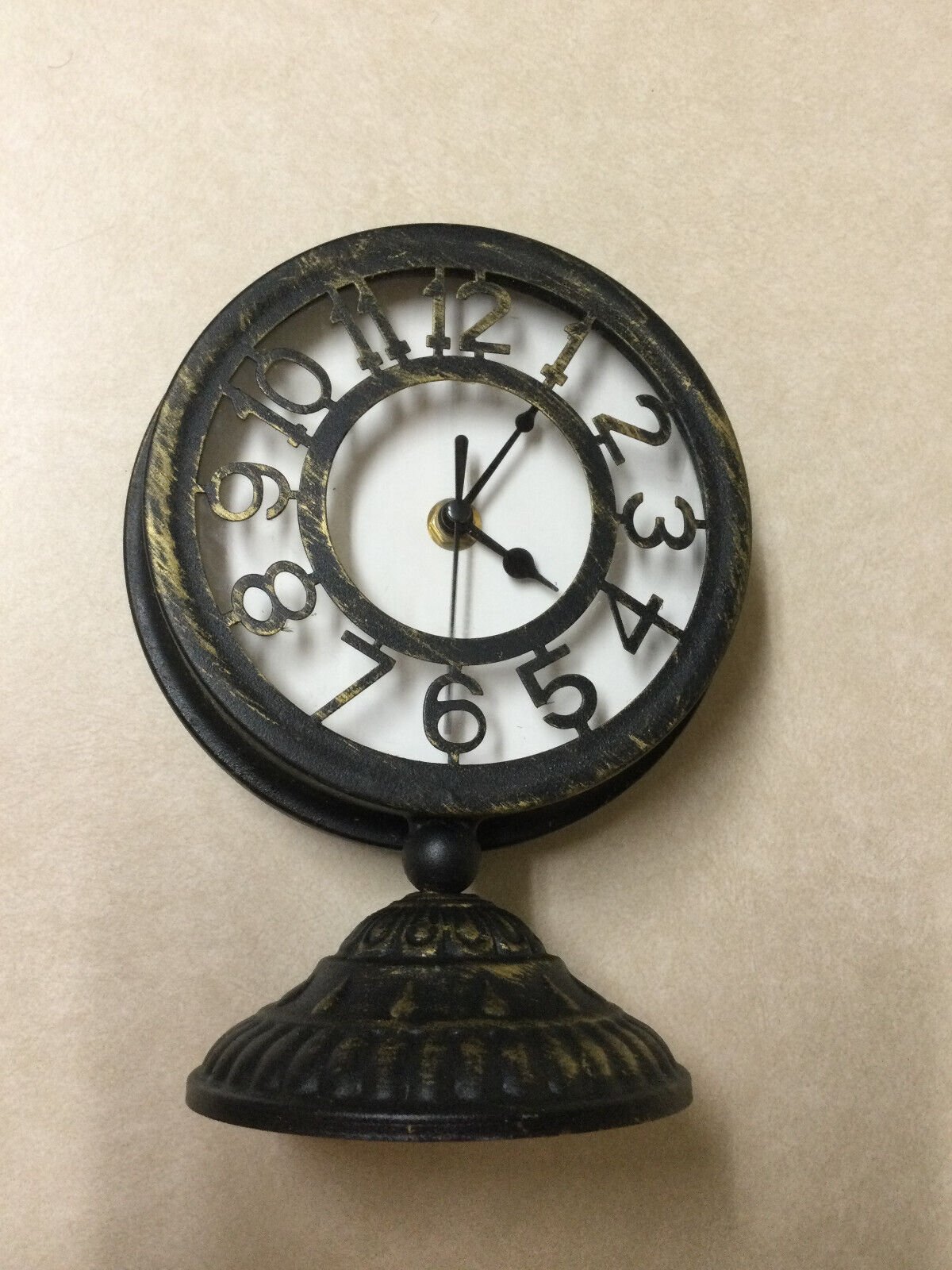 Metal Table Top Clock with Big Numbers