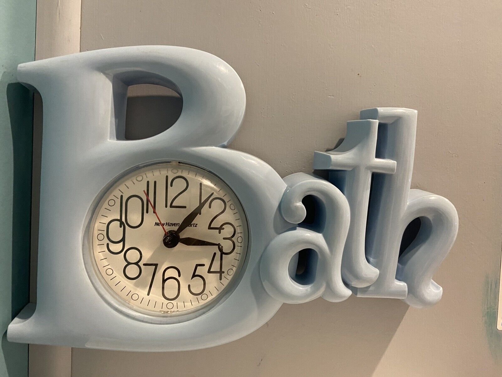 New Haven Quartz Vintage “Bath” wall Clock light Blue Working 1987