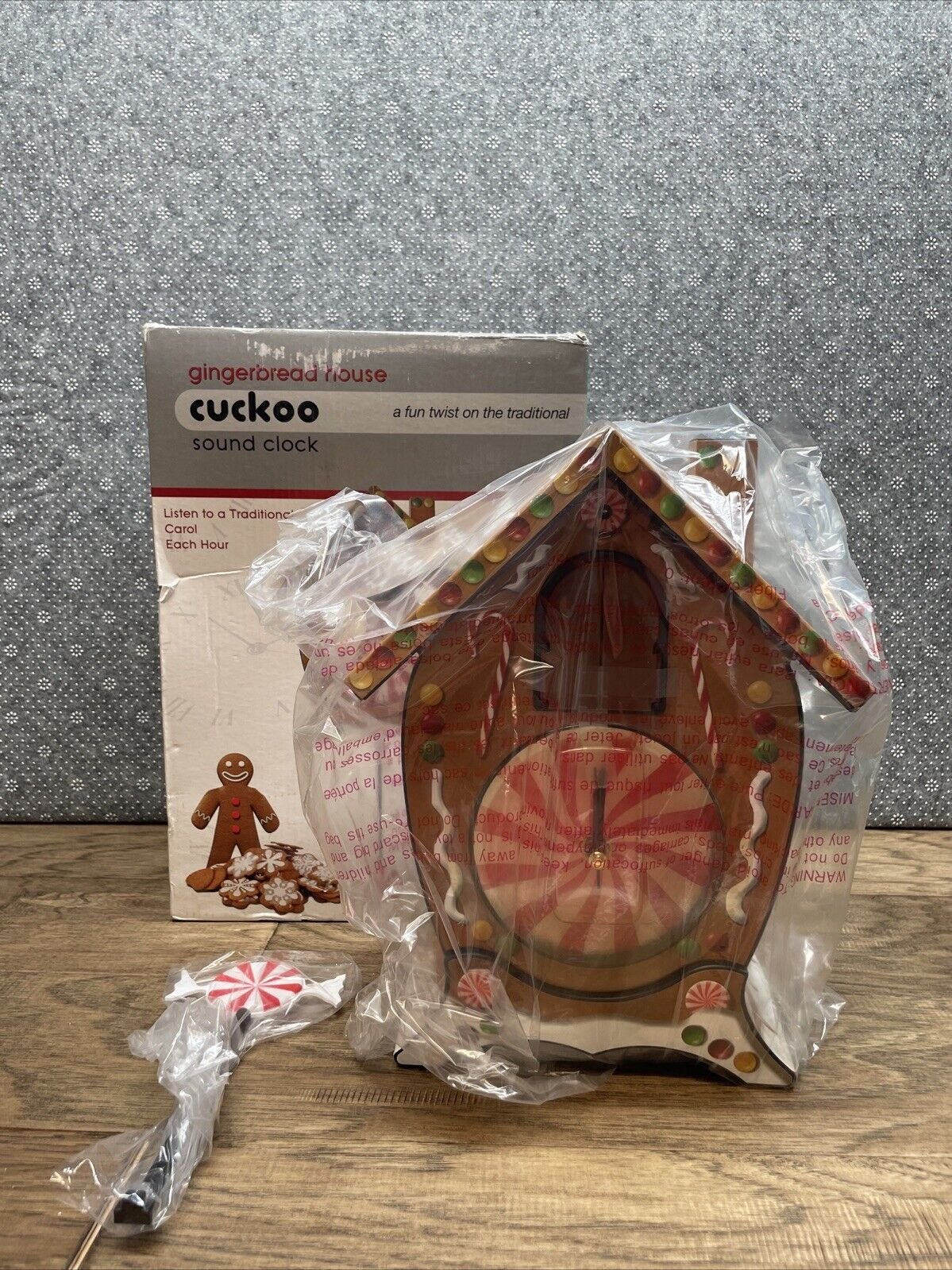 NEW Mark Feldstein Gingerbread House Cuckoo Clock Christmas Carols Music KG JD