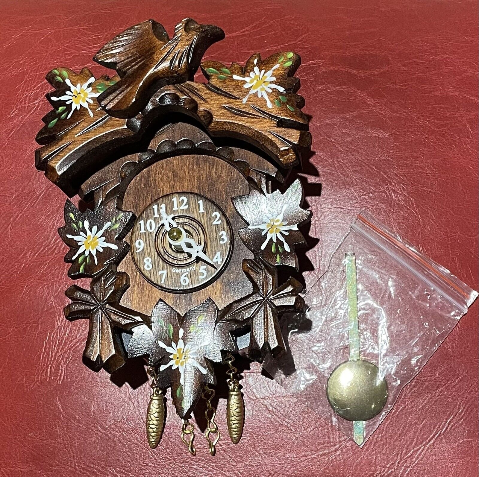 New Trenkle Urhen Quartz Movement Cuckoo Clock Black Forest Germany 5 Leaves