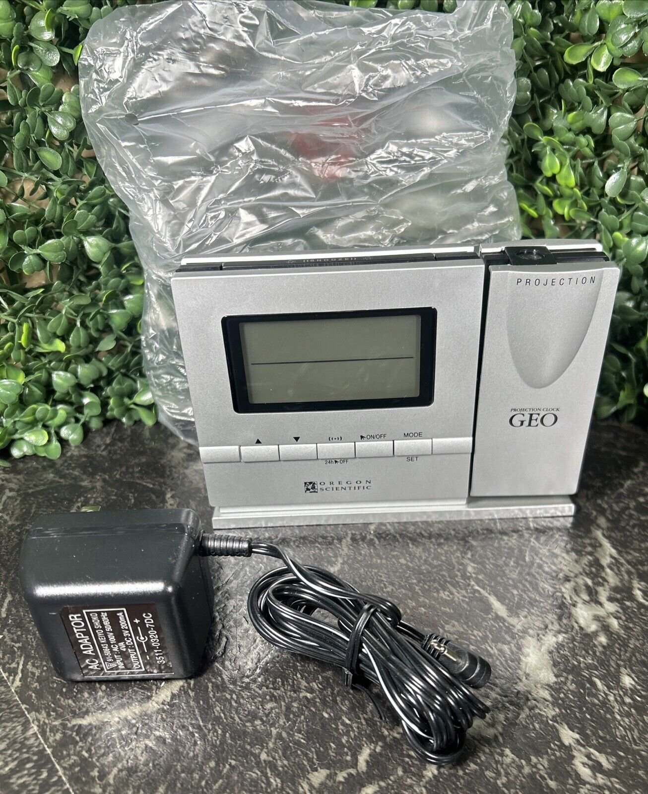 Oregon Scientific Radio Controlled Projection Clock Geo New No Box