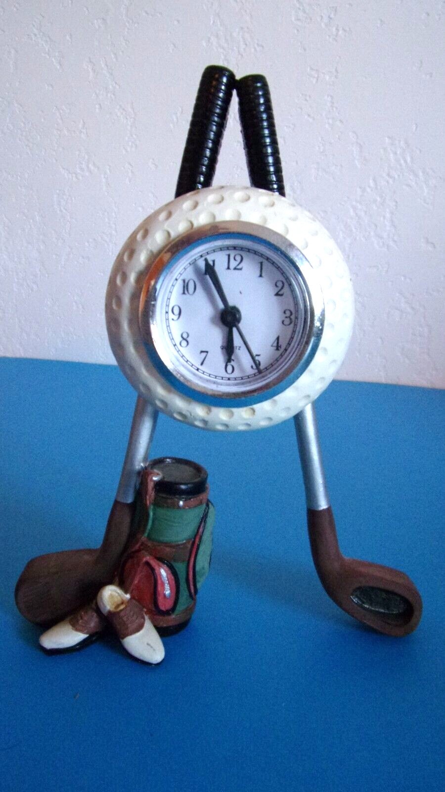 Quartz Shelf / Desk Top Clock - Golf Clubs, Bag And Shoes - Untested, Resin