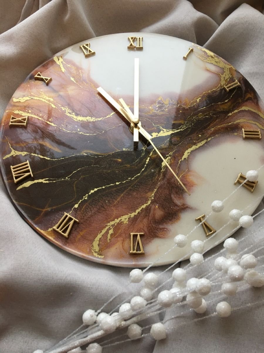 Resin Wall Clock for Home Decor Brown and Golden Abstract modern design