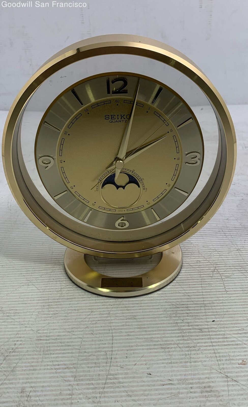 Seiko Gold-Tone Round Shape Battery Operated Pedestal Desk Clock Untested