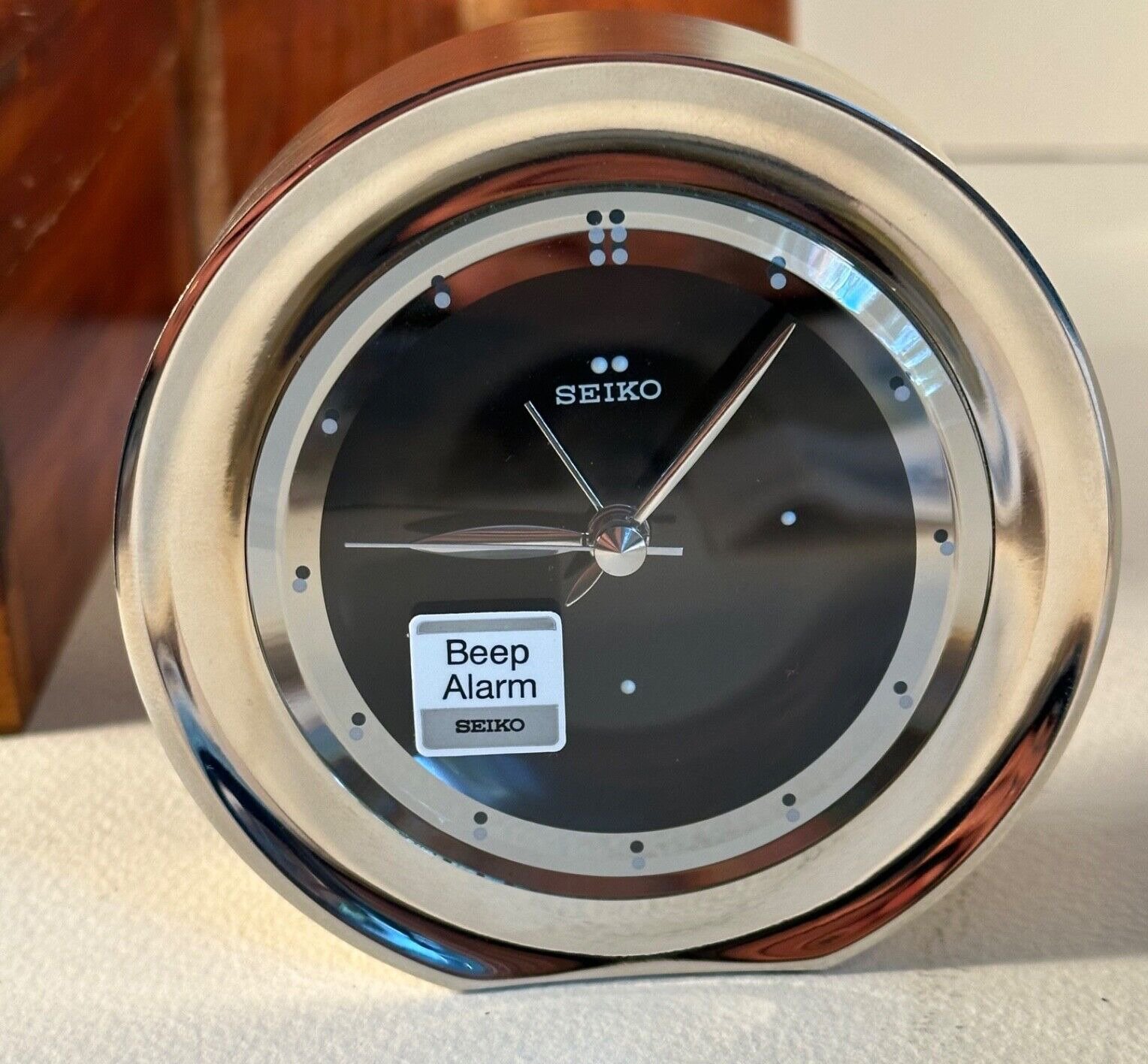 Seiko New Old Stock Round Desk Clock Battery Op w/Alarm Brushed Silver Color Cas